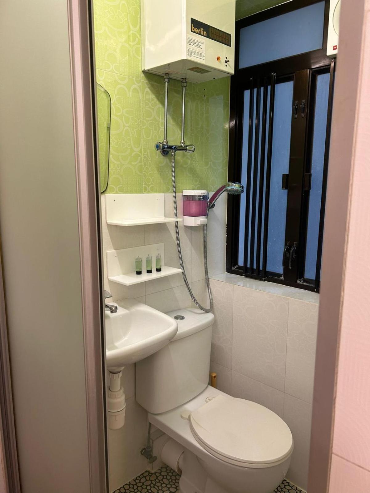 Holiday Guest House هونغ كونغ المظهر الخارجي الصورة